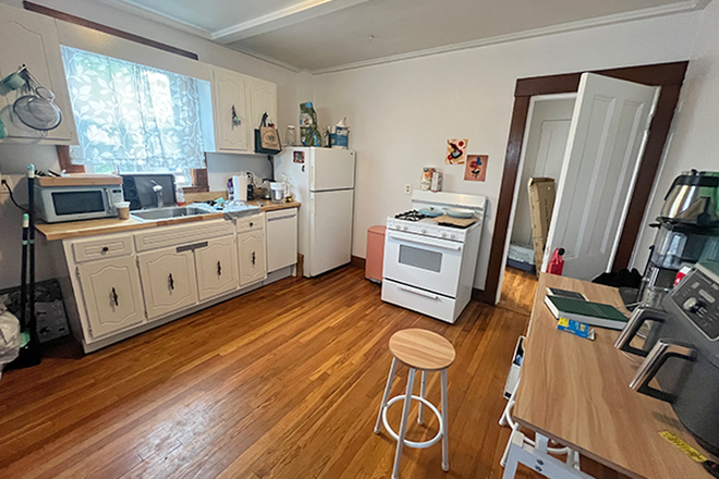 kitchen - 737 Sq Ft 1 Bed W/ Parking Available September 1st! Triplex