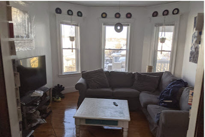 front living room - Two 6-room apartments available in a 3-decker on a quiet side street, 1 mile to Harvard Square