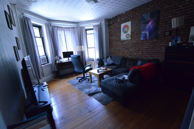 Living - Huge Studio Behind Whole Foods Walk to Campus 9/1/26 Apartments