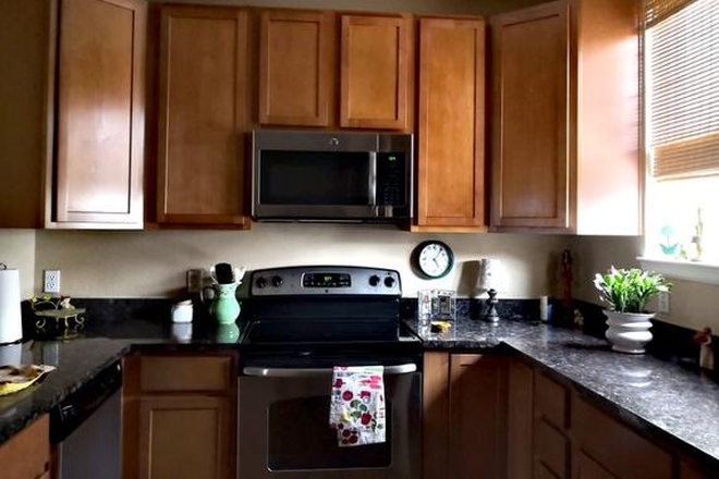 Kitchen Main Level - Town house for rent  - Cafes, restaurants, Lowry Beer Garden and 24HR Fitness a short walk away