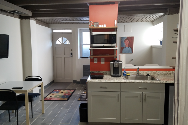 Kitchenette - Furnished studio short-term stay, close to Homewood campus