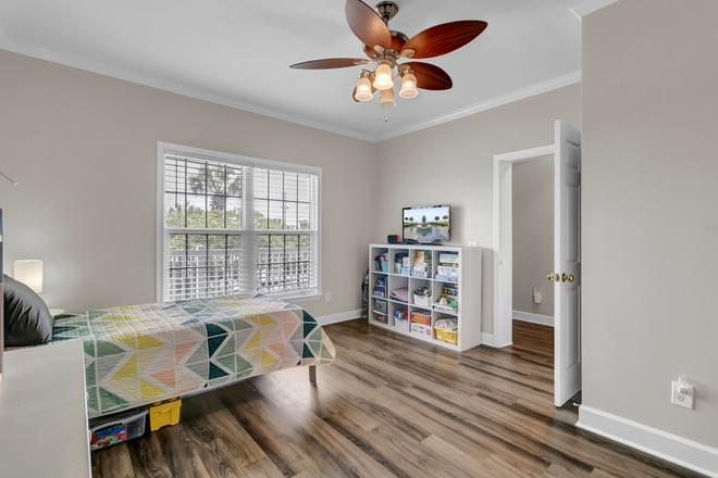 Bedroom 3, Rental will have queen bed - 3 bed, 3 bath utilities included with pool & elevator, walk to Folly Condo