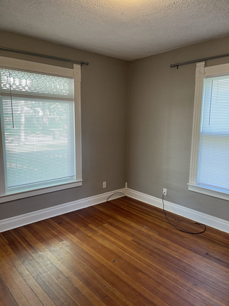 LR - 25/26 - One-Bedrooms Near Campus! Free Internet Apartments