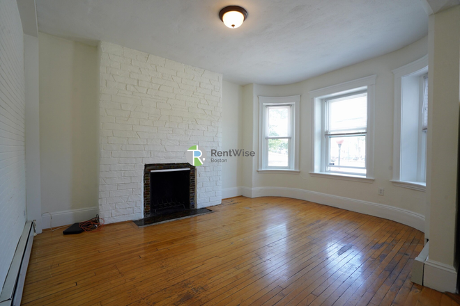 1 - AUG 2026-Amazing PET FRIENDLY 2 bed on Comm. H/HW inc, NO FEE!