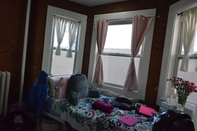 bdrm - NO BROKER FEE.  Adorable 2 bedroom on Peterborough St Apartments