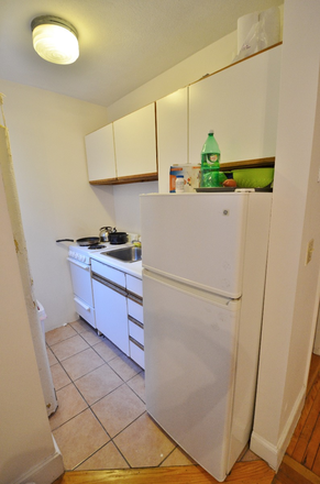 a - 1 bedroom - NO BROKERS FEE - H&HW included - $2600 - Symphony - Cats OK - Laundry in Building Apartments