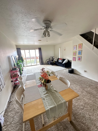 Living area - Campus Townhouses