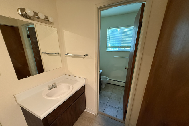 Bathroom - AVAILABLE NOW!: 1937 Warren Ave #102 Apartments