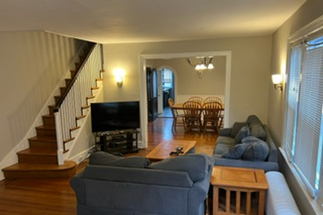 LIVING ROOM - 4 BR HOUSE ST. JOE 'S U