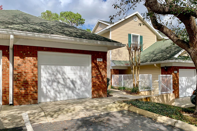  - 1/1 Condo in the Greens at West End - Available mid-June!