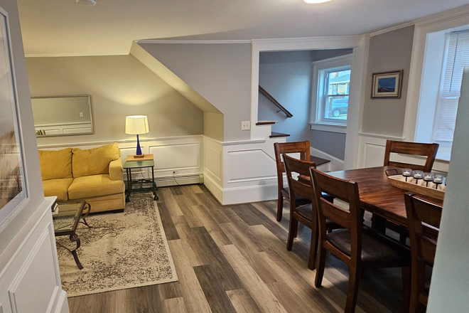 Living - Walk to EVERYTHING, starbucks cvs & more House