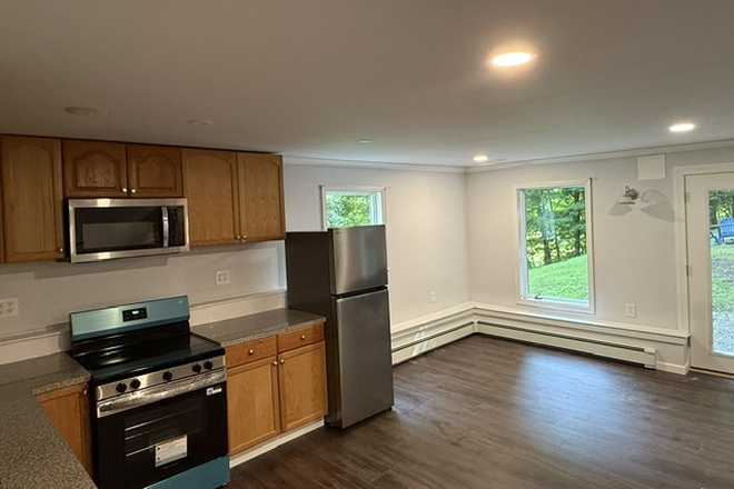 Kitchen - 1 BR apartment with private yard space, fully furnished, utilities included, 3 miles from UCONN