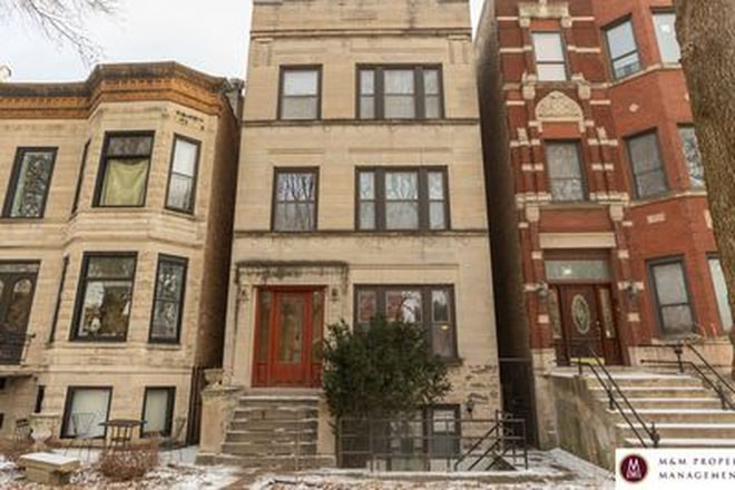 Outside of apartment (place on third floor). Will have more photos of inside when acquired) - Close to both UIC campus, Near West Taylor Street