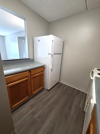 kitchen - *Lease Now Open Houses Available, Tour 2 Bedroom/2 Bathroom Next to Campus*