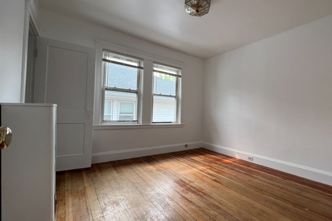 Call NOW for showings! 617-236-8600 - CHETWYND RD - HUGE TOP FLR 5 OR 6BR NEAR TUFTS FOR *6/1/2027* W/ 2 BATH, IN UNIT W/D, PRKNG INC, EIK Apartments