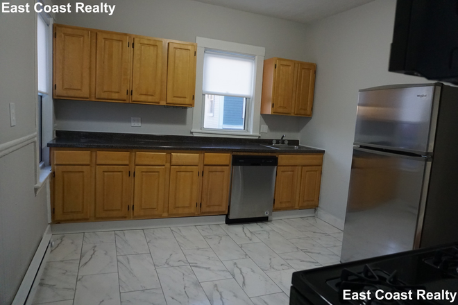 1 - AVAIL NOW-Awesome 4 bed 2 bath. Easy Red Line. Student OK. NO FEE Apartments