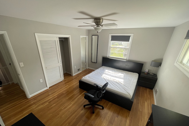 Large Master Furnished Bedroom - Large Furnished Master Bedroom - Private Bathroom!! House