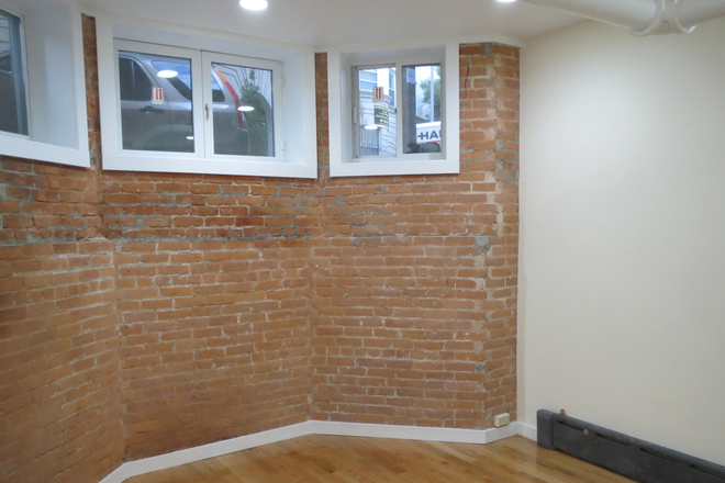 Call/text 602-317-9877 for a showing. - 9-1-25 / 5-BED 2-BATH DUPLEX WITH EXPOSED BRICK / H&HW INCL / LOOK AT PICS!! Apartments