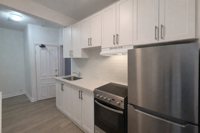 Kitchen/Entrance - 103 Spadina Road #3: 3 bedroom unit in a certified rooming house located in the heart of the Annex.