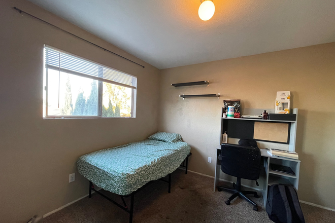 Bedroom - Single Room for Rent for $635/month with a $435 deposit, available Feb 1st.