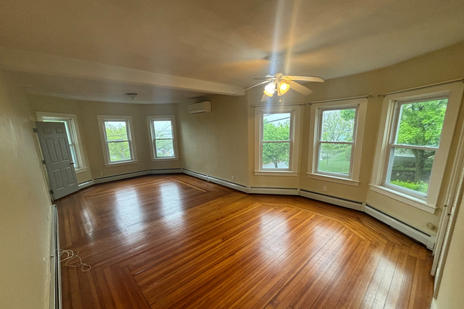living room - 48 Pratt St, 2 Bed/1 Bath, $2600 - avail. August 1st Apartments
