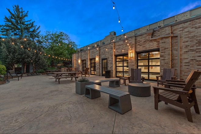 Outdoor Patio - Luxury Aparment Right Next To Campus (New Heated Indoor Pool and Workout Facility Included)
