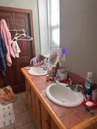 Bathroom - Cheap apartment near Brookline (SUMMER SUBLET)