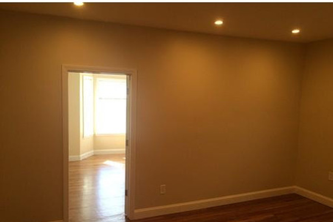 living room - Charming 1.5 Bed / 1 Bath w/ LAUNDRY IN UNIT and Heat&Hot Water Included! Avail. 11/1/24!! Apartments