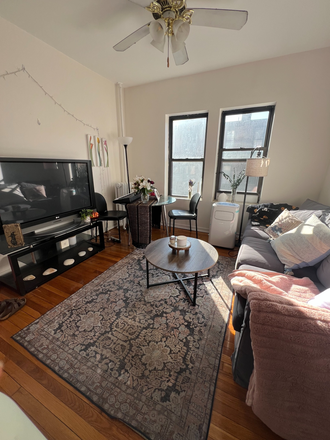 Living room - Full-year private bedroom sublet close to campus