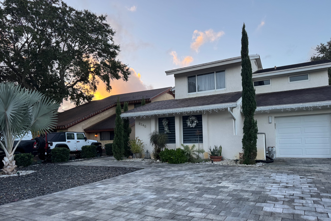 Parking - Oasis room rental in Davie home!