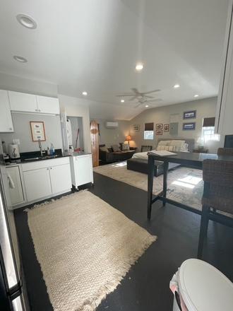 Entrance - Adorable cottage 5 min from downtown, 15 min to beach Apartments