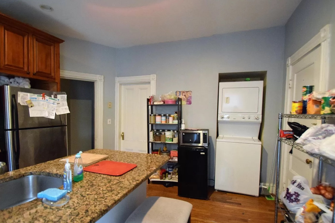 kitchen - HUGE 5 bedroom on Cherokee St. w/ laundry in unit & private deck! Apartments