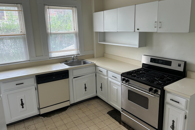 Call NOW for showings! 617-236-8600 - ALBION ST - *NO FEE* DUPLEX 4BR/1BA NEAR MAGOUN SQ *AVAIL NOW* W/ LNDRY IN UNIT, DW, RNTL PRK, YARD!