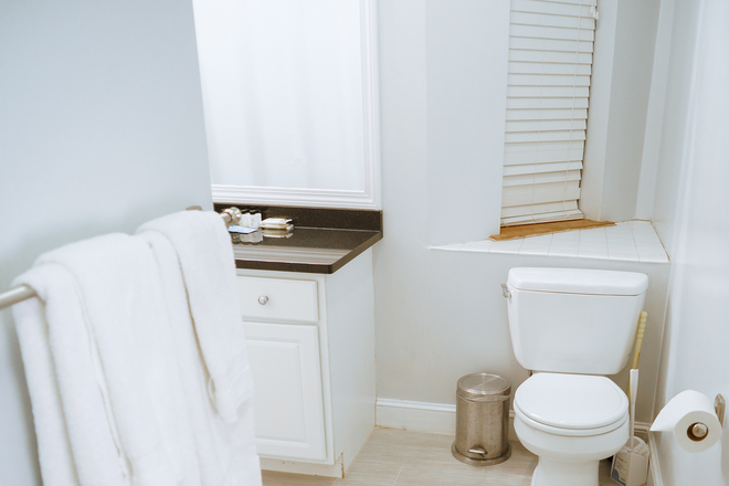 Hub Realty - Back Bay, nicely update 2 bedroom in elegant brownstone building Apartments
