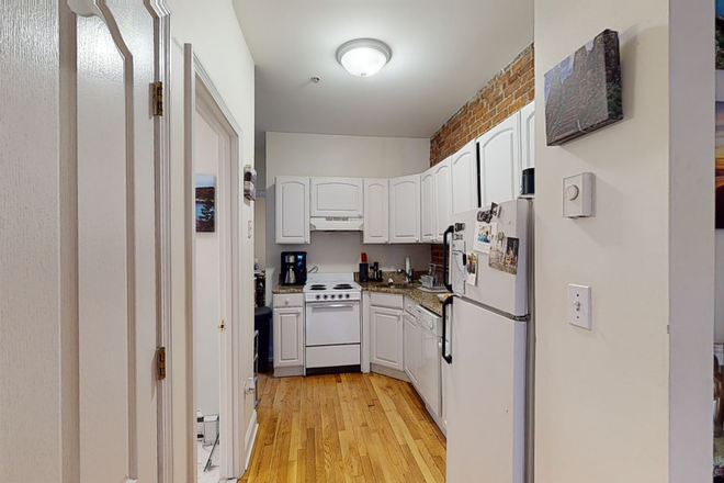 1 - SEPT 2026 - Amazing 2 Bed / 1 Bath, Grad Student OK, Water Included, No Broker Fees! Apartments