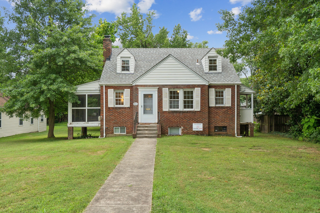 Front of house - 4811 Calvert Rd (Loft Room with Private Bathroom!) - Walking distance to UMD [SPRING LEASE]