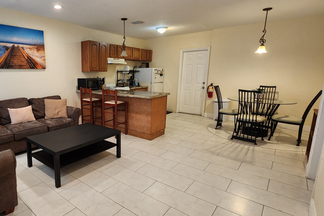 Living Room View - Apart. 2 Bed/2 Bath for Jan 26, 1 Building Away From Campus - $1,200 - 305.815.2356 Duplex