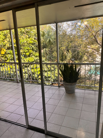 valcny - Oaks of Boca.  FAU walking distance, Pleasant location, very convenient for students and U Apartments