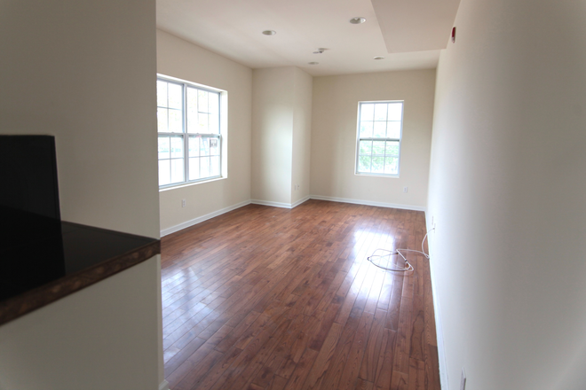 Living Room - OCP - Bright and Beautiful 3 Bed 3 Bath With Views of Campus Apartments