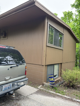 Front - $2,697/ 3 Private Bedroom, Walking Distance to Campus, Year 2026-2027, Free Parking/Laundry Apartments