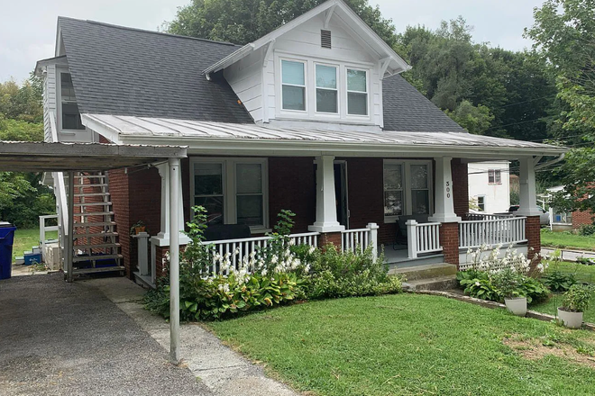 House - 1 bedroom in 3 bedroom apartment, Upland Rd