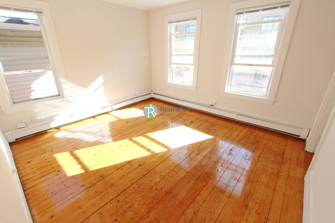 1 - AUG 2025 | Spacious 2 Bed with Easy MBTA access, NO BROKER FEE! Apartments