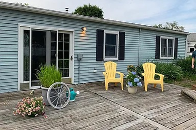 Back porch - 1922 Hartman Drive- Quiet and Convenient House and a Full Yard Near Campus