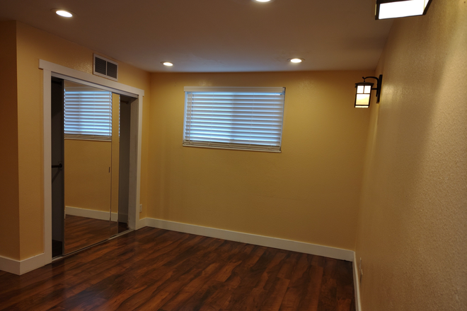 Bedroom - 2bdrm 2bthrm between University and Foothills village ctr. Condo