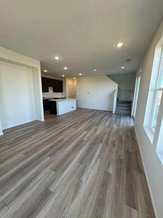 Living Area - Shared Housing - 1 BD, 1 Private Bath & 1 Garage Space Duplex