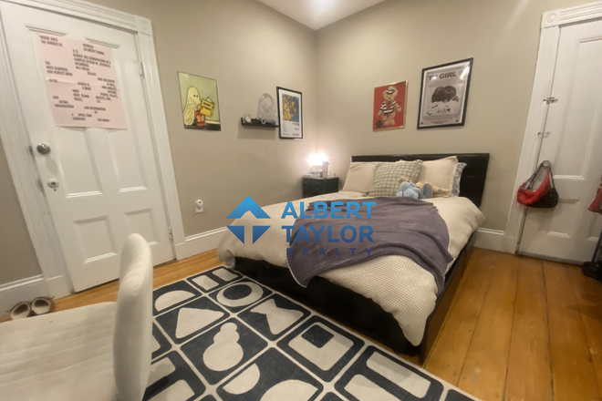 Bedroom - IN-UNIT LAUNDRY - Beautiful 3Bed/1Bath, Steps to Campus Apartments