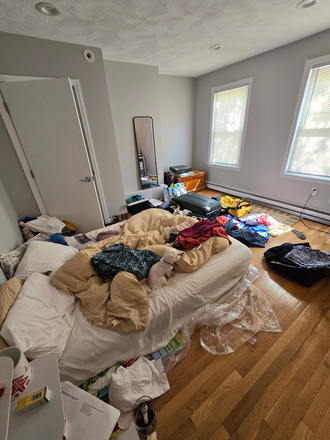 Bedroom 1 - Sunny townhouse with garden, 3 bedrooms, semi furnished if needed, pets, at Kendall Sq, MIT, MGH