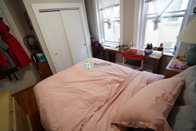 1 - FEB 2026-Sweet Brighton Studio, H/HW inc. NO FEE! Apartments