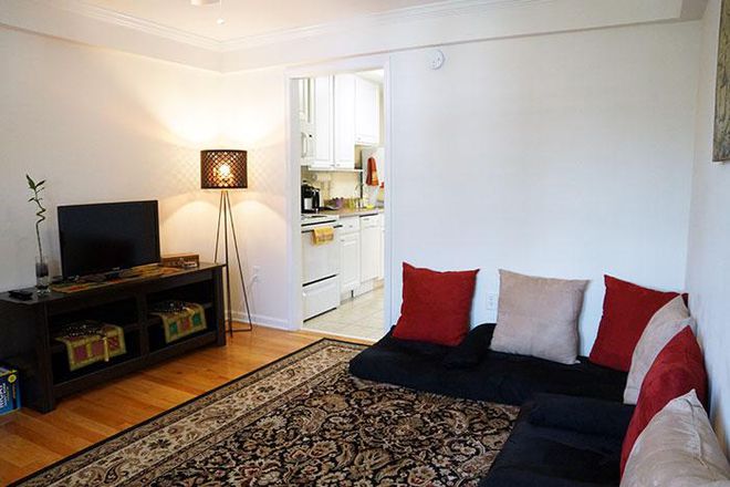 Living Room - Oxbridge Courtyard Apartments