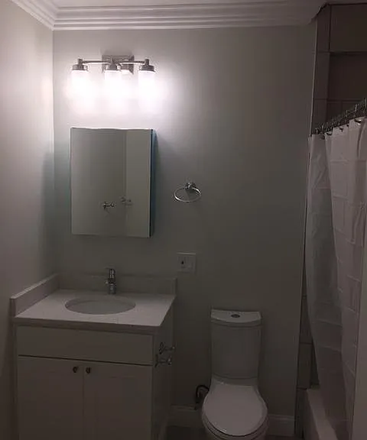 Bathroom - Convenient and Affordable Room close to Campus